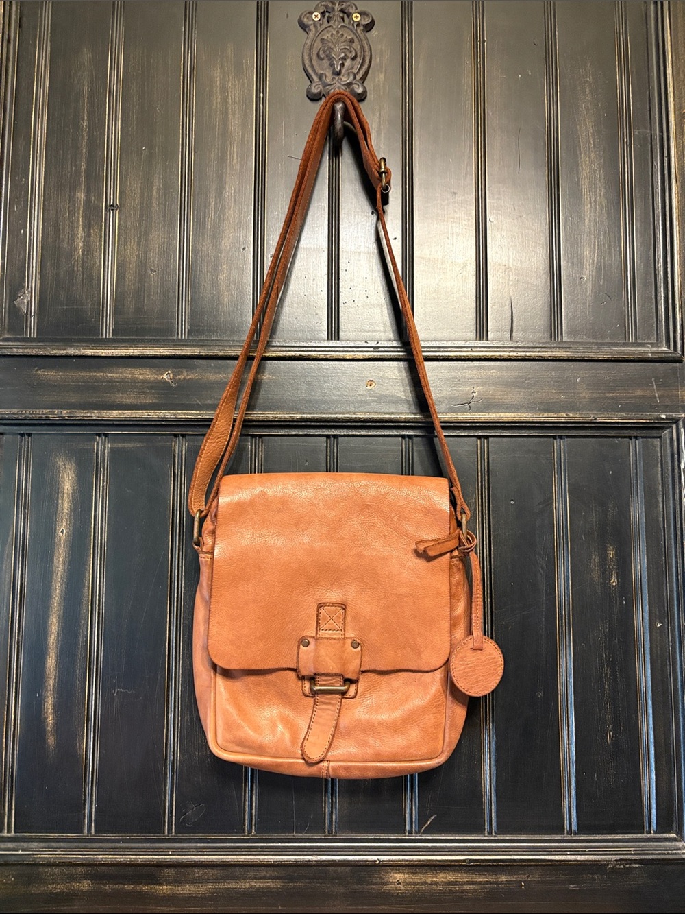 Harbour & 2nd Tan Leather Crossbody Shoulder Bag - Timeless Everyday Carry
